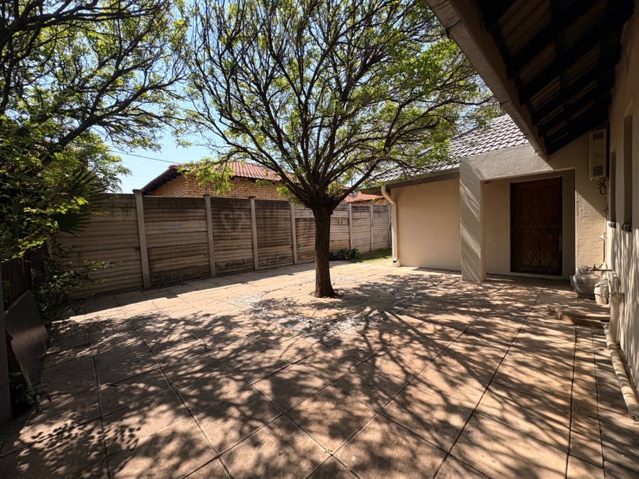 6 Bedroom Property for Sale in Wilkoppies North West
